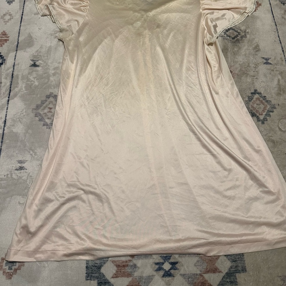 Vanity Fair Elegant Vintage  Cream Nightgown with Lace Detail sz XXXL - Picture 8 of 9